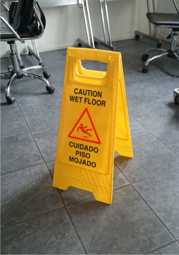Cuidado Piso Mojado